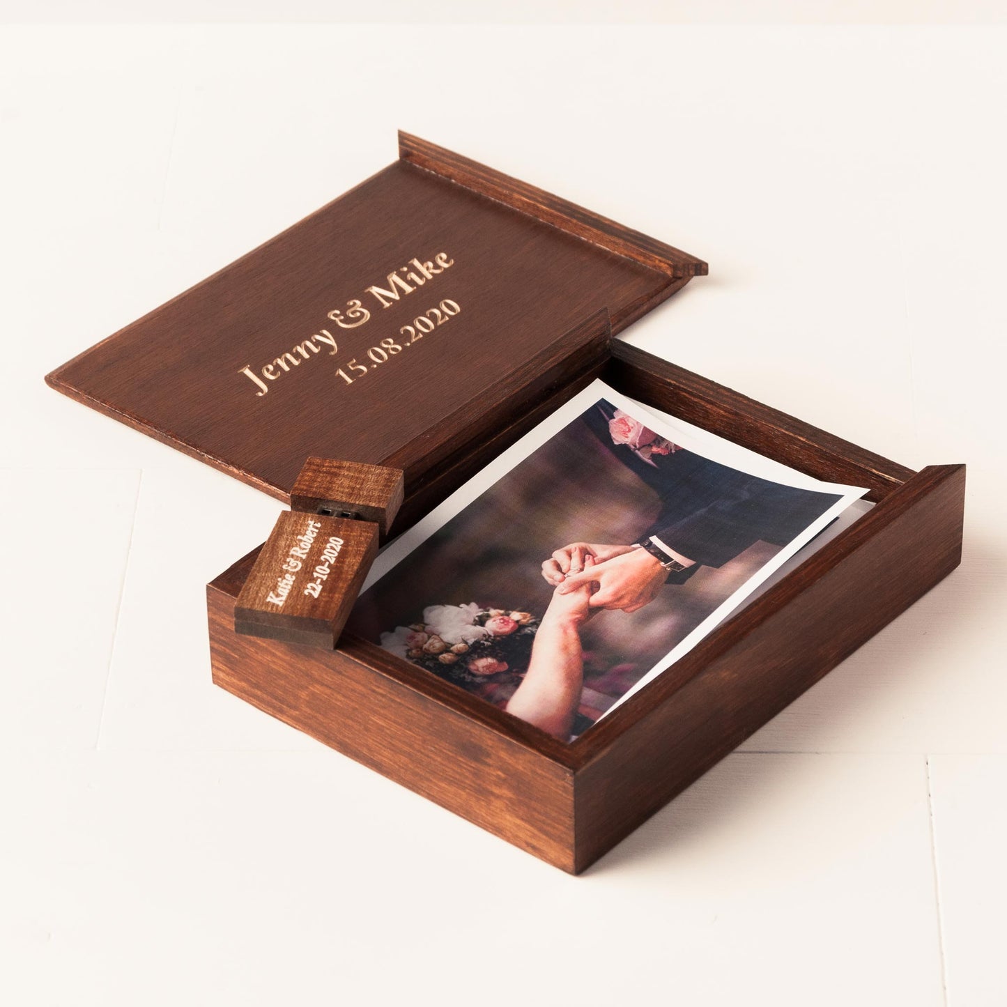 Boîte photo personnalisée avec couvercle - Finition noyer - Grosse clé USB