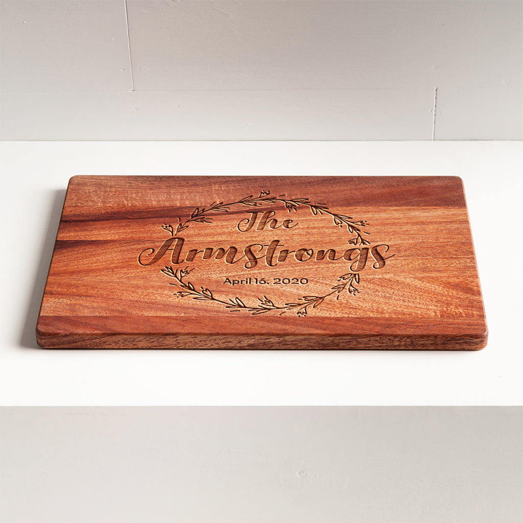 Planche à découper en bois d'acajou - Forme rectangulaire - Couronne circulaire gravée