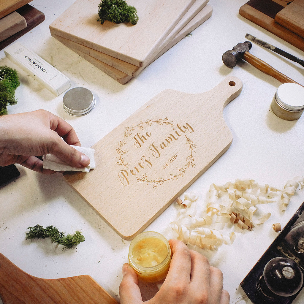 Circle Wreath charcuterie engraving