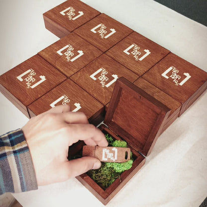 Wooden USB box - Walnut Finish - Personalized Engrave