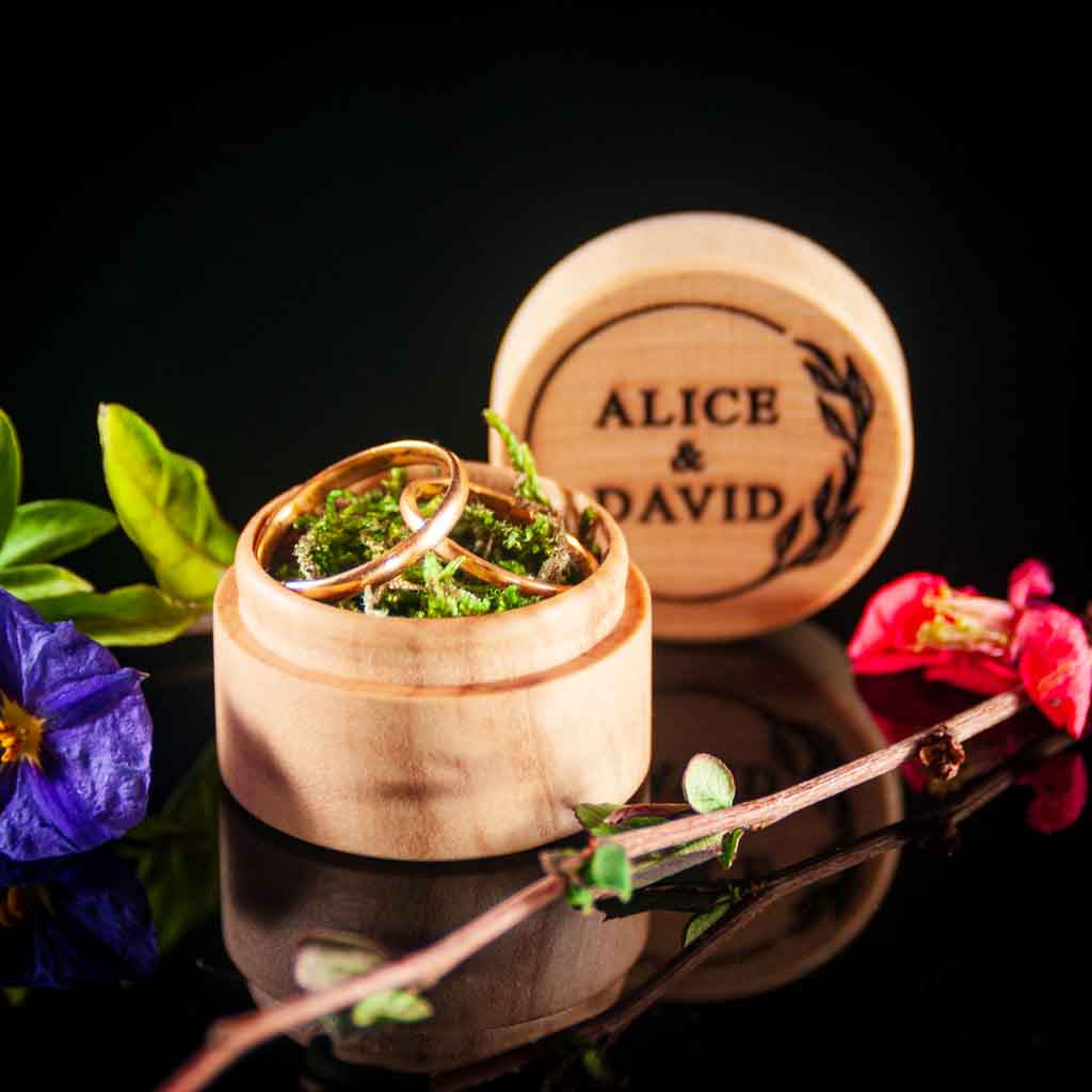 Engraved Wooden Box for Unique Circle Wreath Ring Display