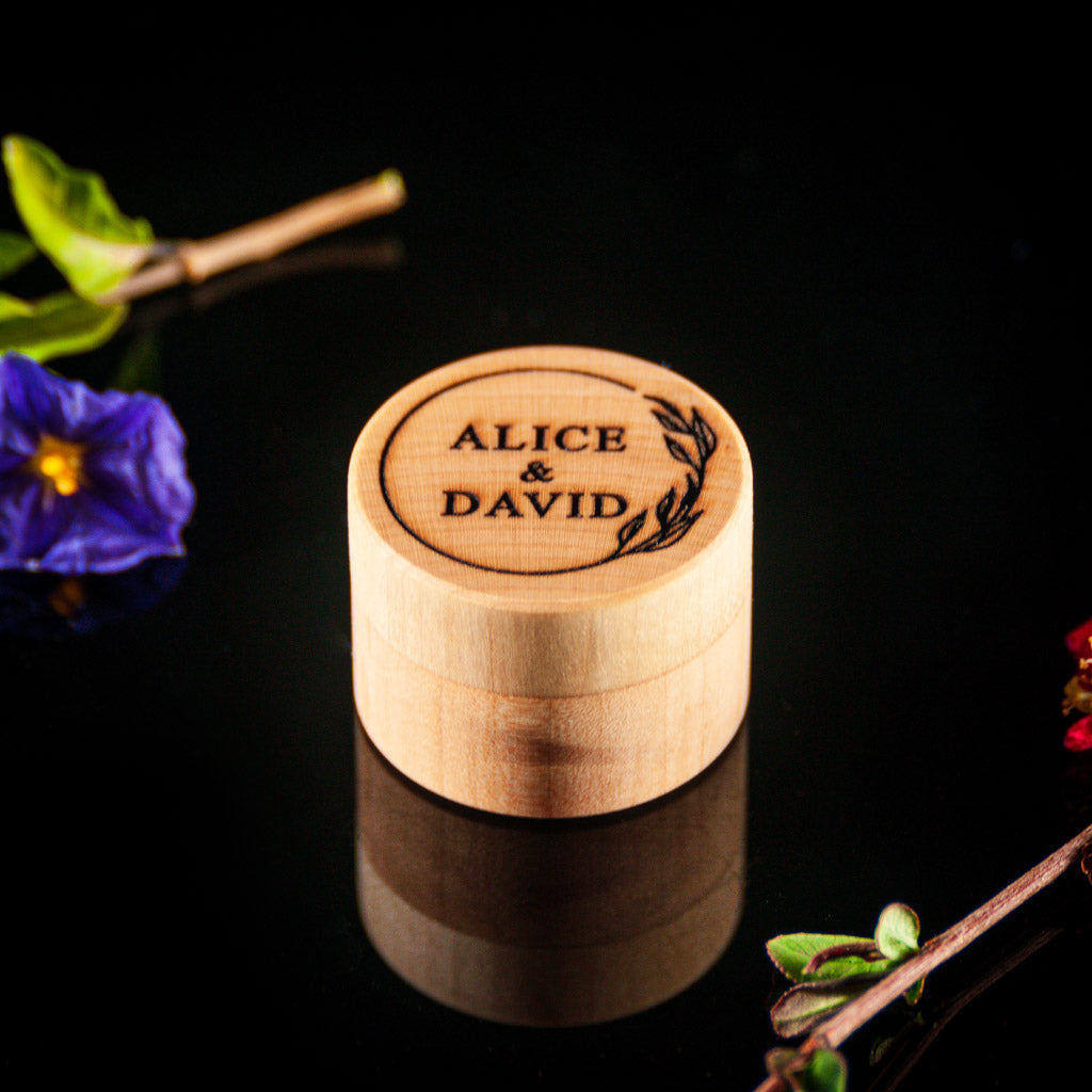 Personalized Circle Wreath Ring Box with Engraved Leaf Design